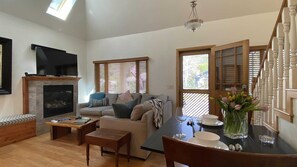 Interior - Woodside Getaway by Avantstay Character Home Close To Park City Resort w/ Hot Tub (Park City)