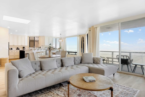 Beachfront Home w/ Ocean Views Right on Mission Beach Belmont by Avantstay