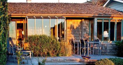 Arch Cape Escape by Avantstay Sensational Clift Top Home w/ Pacific Ocean Views