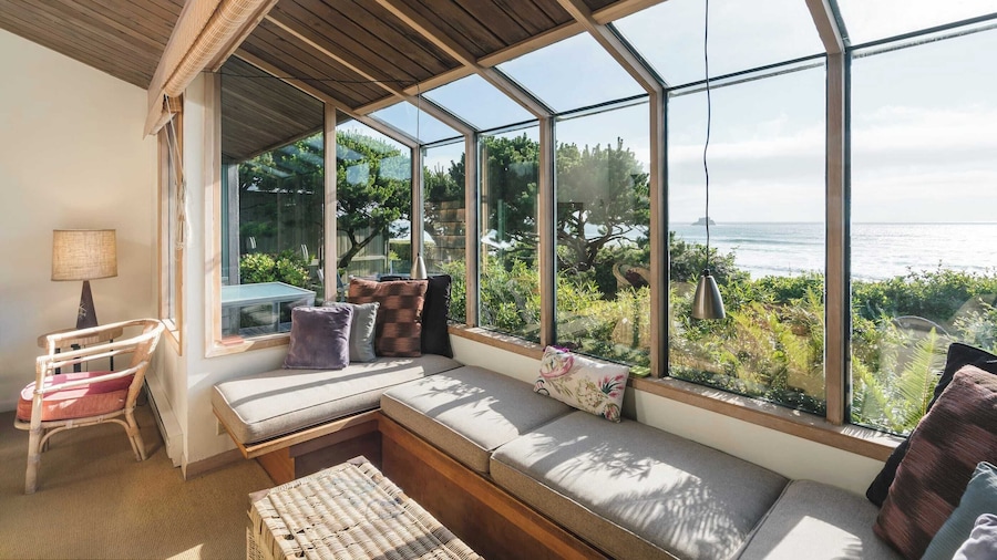 Arch Cape Escape by Avantstay Sensational Clift Top Home w/ Pacific Ocean Views