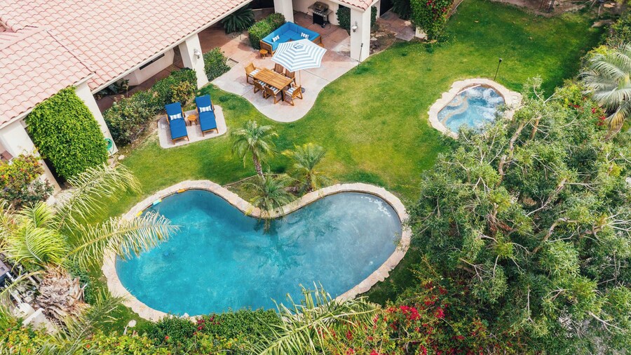 Firefly by Avantstay Spacious Backyard w/ Pool& Hot Tub!