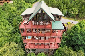 獨棟房屋 (Multiple Bedrooms) | 住宿正面