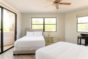 A bedroom with two beds, a ceiling fan, a window, and a desk with a chair. - Ivory II By Avantstay Gorgeous Spacious Home w/ Views Close To Old Town (Scottsdale)