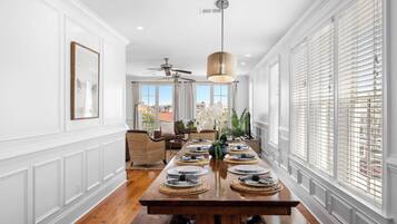 House (6 Bedrooms) | Interior