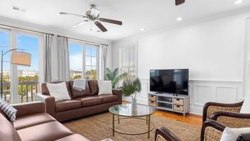 House (6 Bedrooms) | Interior