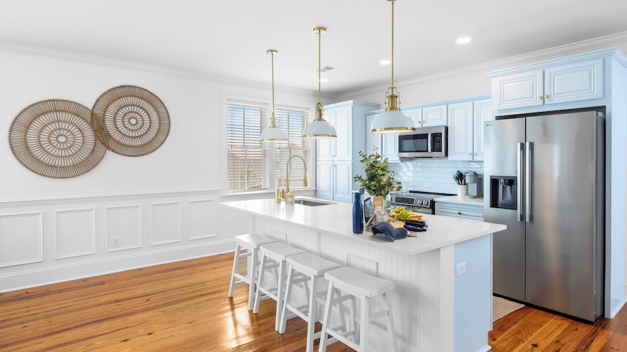 1 Block to Beach, Newly Renovated 6bdr w/ Rooftop Views Sand Dune by Avantstay