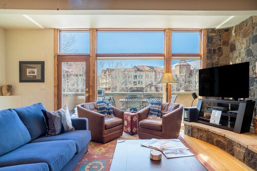 Le Chamonix I by Avantstay Condo w/ Views in Great Location