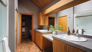 Interior - Skylight by Avantstay Elevated Mountain Home w/ Hot Tub, Billiards, Large Patio (Bend)