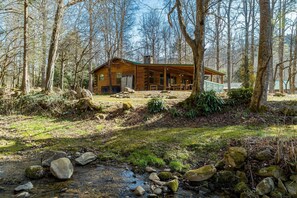 House (5 Bedrooms) | Front of property - Sugar Cove by Avantstay Cabin by The River! w/ Hot Tub, Pool Table & Guest House! (Gatlinburg)