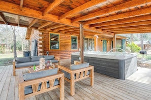 House (5 Bedrooms) | Interior - Sugar Cove by Avantstay Cabin by The River! w/ Hot Tub, Pool Table & Guest House! (Gatlinburg)