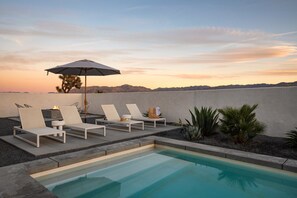Outdoor pool - Aria by Avantstay Spectacular & Secluded Desert Oasis w/ Pool (Yucca Valley)