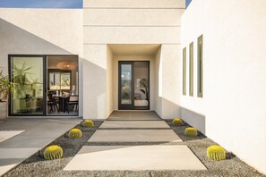 Exterior detail - Aria by Avantstay Spectacular & Secluded Desert Oasis w/ Pool (Yucca Valley)