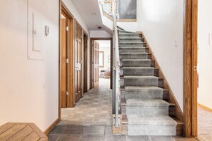 Interior - Pandora by Avantstay Modern Mountain Escape in Great Location @ Entrance of Bear Creek Trail (Telluride)
