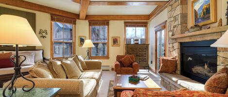 House (1 Bedroom) | Living area | 55-inch TV with digital channels, fireplace, streaming services