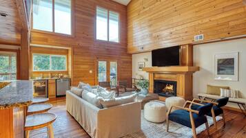 ํ์ฐ์ค (Multiple Bedrooms) | ๋ด๋ถ