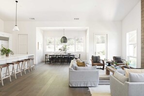 Villa (4 Bedrooms) | Interior