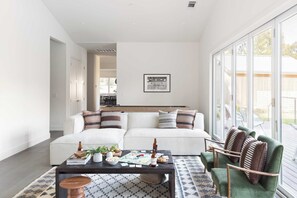 Villa (4 Bedrooms) | Interior