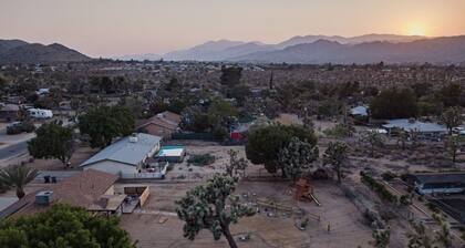 Roadrunner by Avantstay Gorgeous Desert Getaway w/ Spacious Yard & Mountain Views