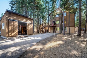 House (5 Bedrooms) | Interior