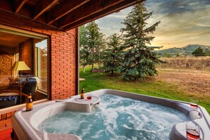 Tina de hidromasaje al aire libre