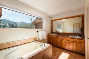 Bathtub dan handuk