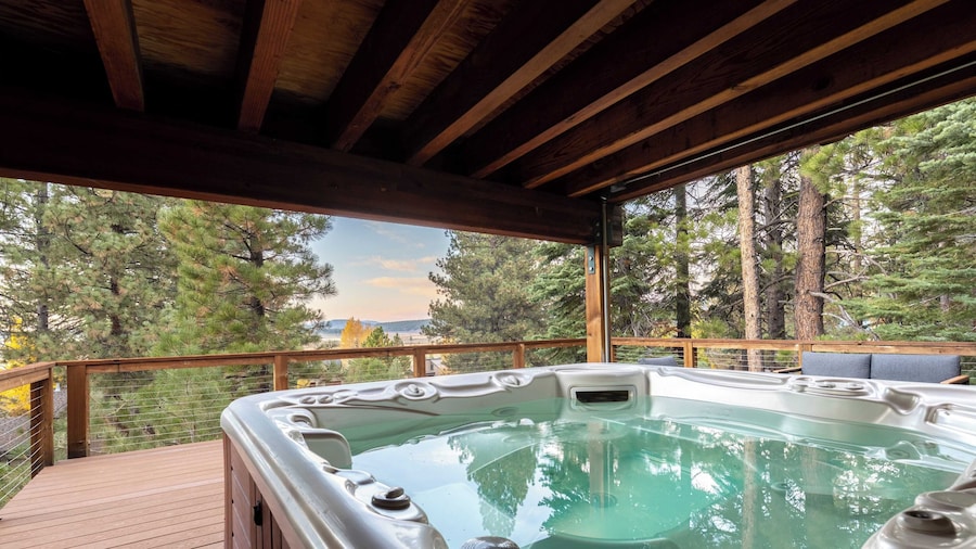 Redwood by Avantstay Secluded Cabin w/ Views & Spa 5mins to Northstar!