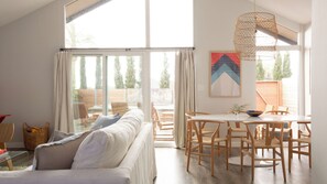Interior - 3 Blocks to Beach, Private Pool, Rooftop Patio Hamilton I & II by Avantstay (La Jolla)