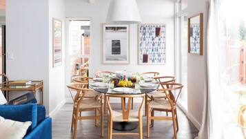 House (6 Bedrooms) | Interior