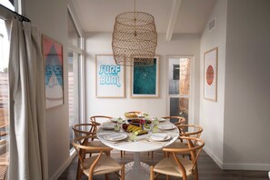 House (6 Bedrooms) | Interior