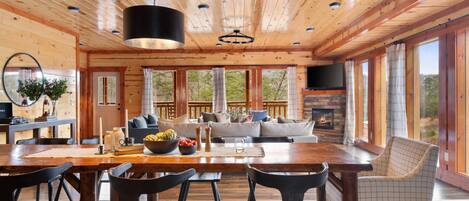 House (6 Bedrooms) | Dining