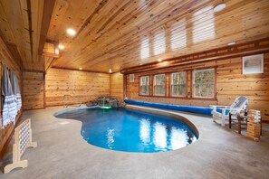 Piscine intérieure, piscine extérieure