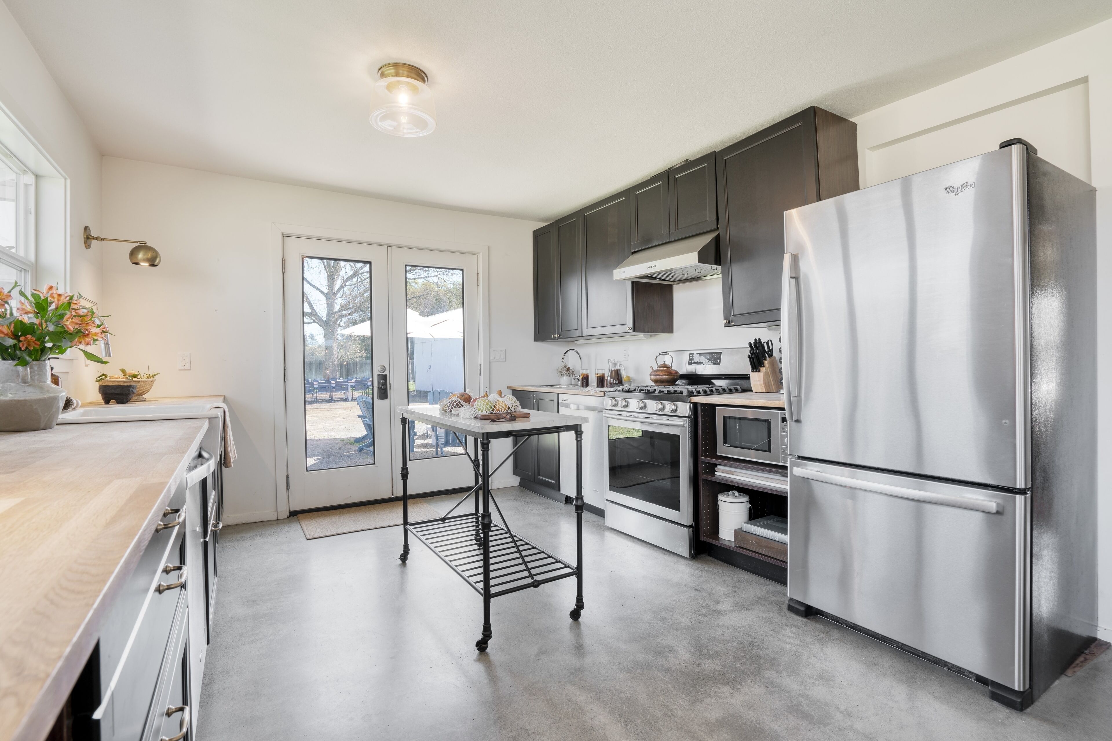 Coppola by Avantstay Explore The Wineries Near This Gorgeous Healdsburg Home w/ Bar & Large Yard