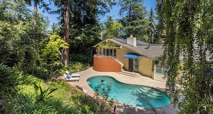 León by Avantstay Private Breathtaking Character Cottage w/ Pool & Hot Tub
