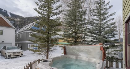Bachman Village 14 by Avantstay Close To Town & The Slopes w/ Hot Tub! Permit#12038
