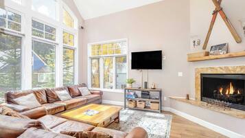 House (4 Bedrooms) | Front of property