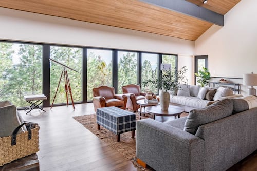 House (5 Bedrooms) | Interior