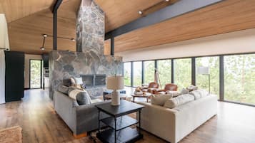 House (5 Bedrooms) | Interior