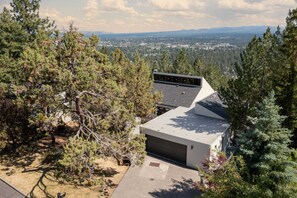 Interior - Big Sky by Avantstay Mountain Home w/ Great Views, Hot Tub, Al Fresco Dining (Bend)