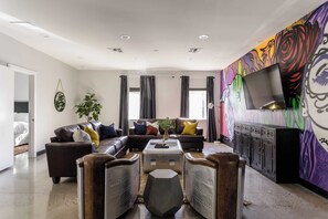 Interior - Luna & Stellar by Avantstay Modern Artist's Loft Buyout w/ 10 Brs, Patio & Billiards (Scottsdale)