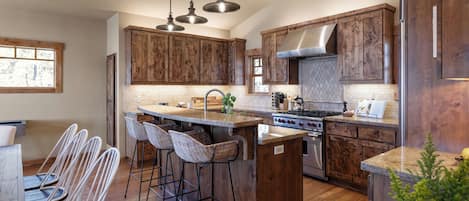 House (4 Bedrooms) | Interior