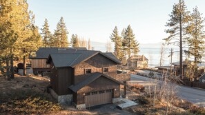 House (4 Bedrooms) | Interior - Lakefront Home in Kings Beach w/ Views Prime Location Atkinson by Avantstay (Kings Beach)