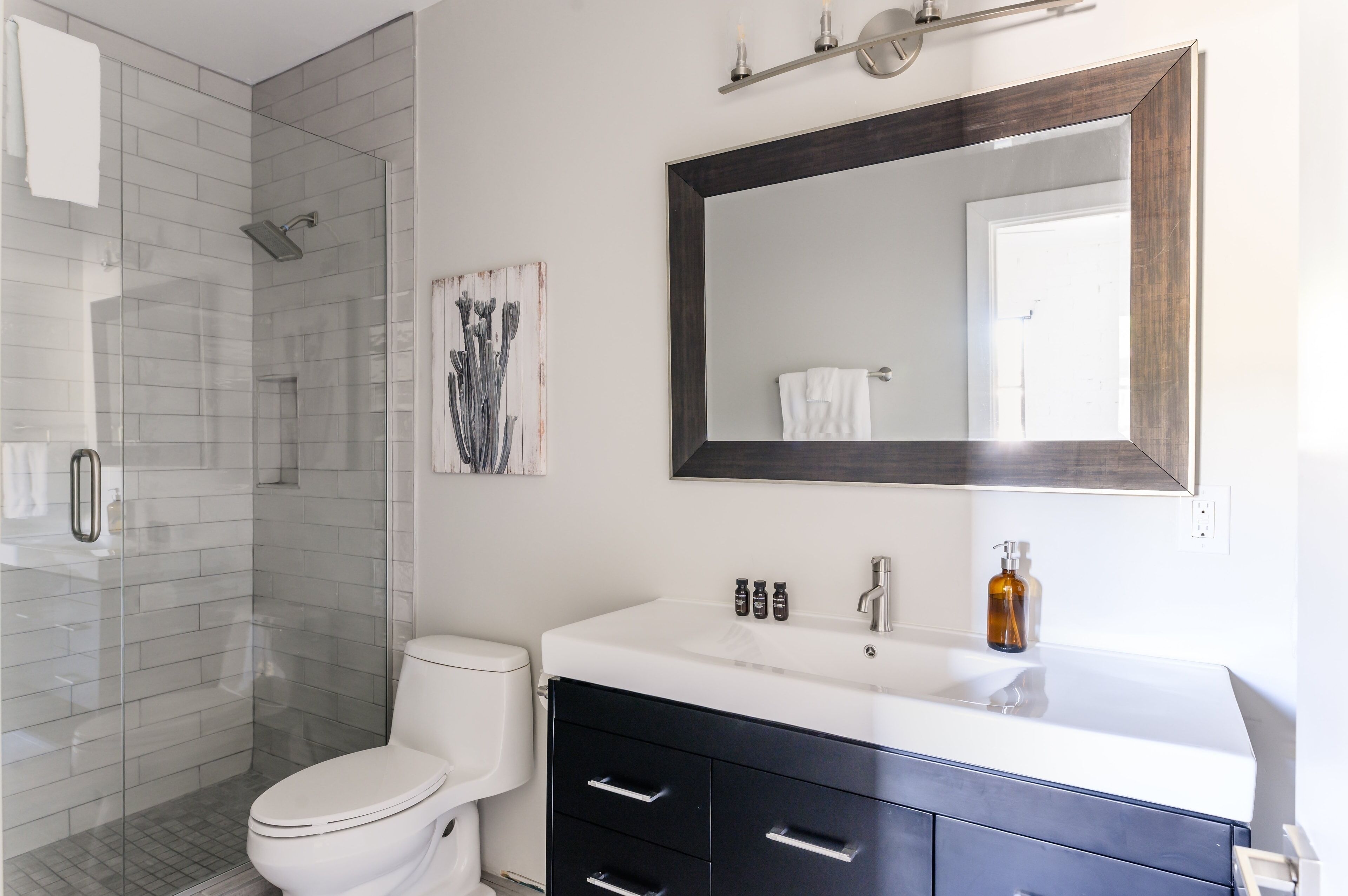 Stellar By Avantstay Modern Artist's Loft in Old Town w/ Patio