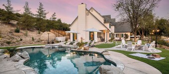 The Riesling Retreat by Avantstay Estate w/ Pool, Hottub, Putting Green & Pickle Ball Court!
