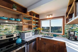 Interior - Modern Love by Avantstay Serene Home in Arch Cape w/ Large Yard in Great Location (Arch Cape)