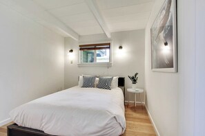 2 bedrooms, desk, iron/ironing board, free cribs/infant beds