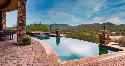 Sunbeam by Avantstay Elegant, Private Desert Home w/ Infinity Pool, Spa & View