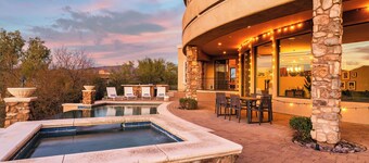 Luxe Scottsdale Desert Oasis Infinity Pool, Spa, Panoramic Views + Firepit