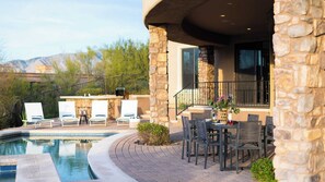 House (6 Bedrooms) | Interior