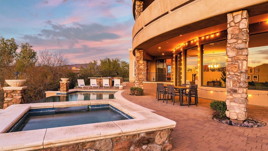 Sunbeam by Avantstay Elegant, Private Desert Home w/ Infinity Pool, Spa & View