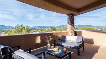 House (6 Bedrooms) | Interior